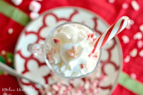 Peppermint Malted Hot Chocolate - better than any drink you can get at Starbucks, and cheaper, too! #recipes #beverages