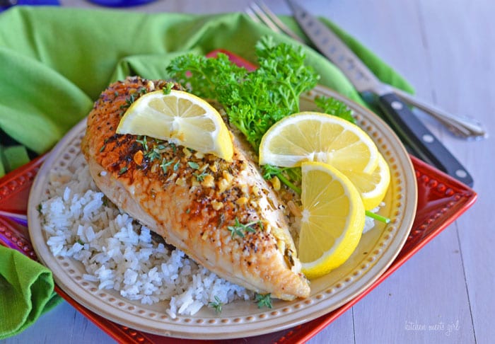 After you try this easy lemon chicken, it will have a permanent spot on your weeknight meal rotation! Quick, easy, and flavorful! #recipe #chicken