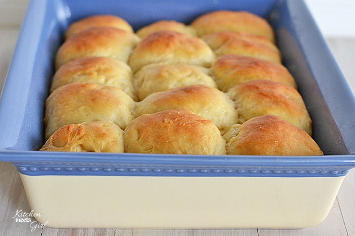 Copycat King's Hawaiian Rolls from www.kitchenmeetsgirl.com - these taste just as good as the store bought version, and are so easy to make: even for the novice bread maker like me! #recipes #bread