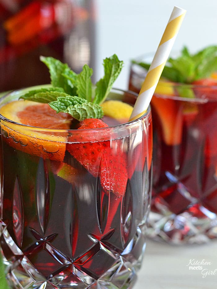 This easy summer sangria is the best I've had, hands-down! #recipe #sangria #wine