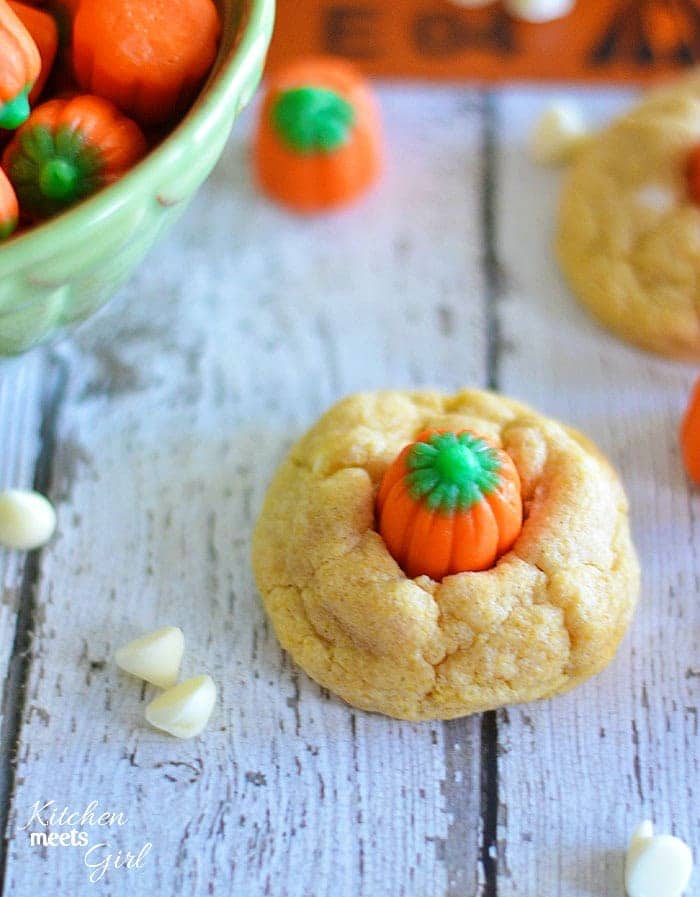 White Chocolate Pumpkin Cookies from www.kitchenmeetsgirl.com - using pudding mix makes these cookies so soft and fluffy you won't be able to stop eating them! #recipes #cookies