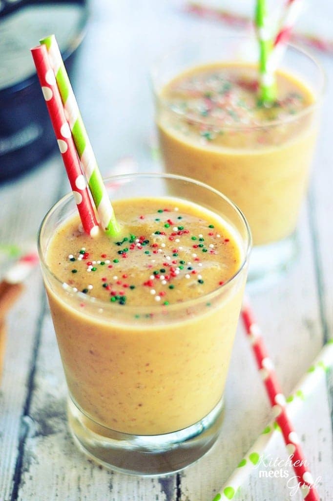 Using a blend of dairy-free pumpkin eggnog, frozen bananas, and flaxseed, this Pumpkin Nog Smoothie is as tasty as it is healthy! Who says smoothies have to be boring? #smoothie #pumpkin #smoovember