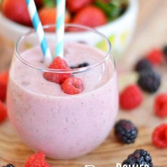 Filled with fruit, Greek yogurt, and a bit of flaxseed, this berry power smoothie is a #simplestart to a new you!
