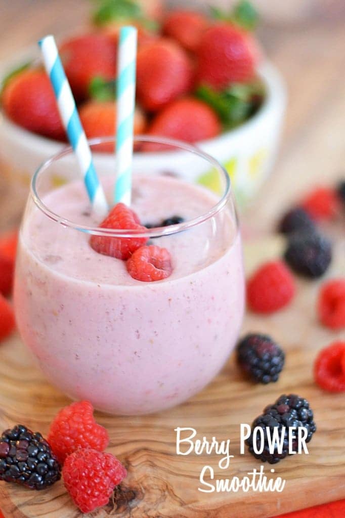 Filled with fruit, Greek yogurt, and a bit of flaxseed, this berry power smoothie is a #simplestart to a new you!