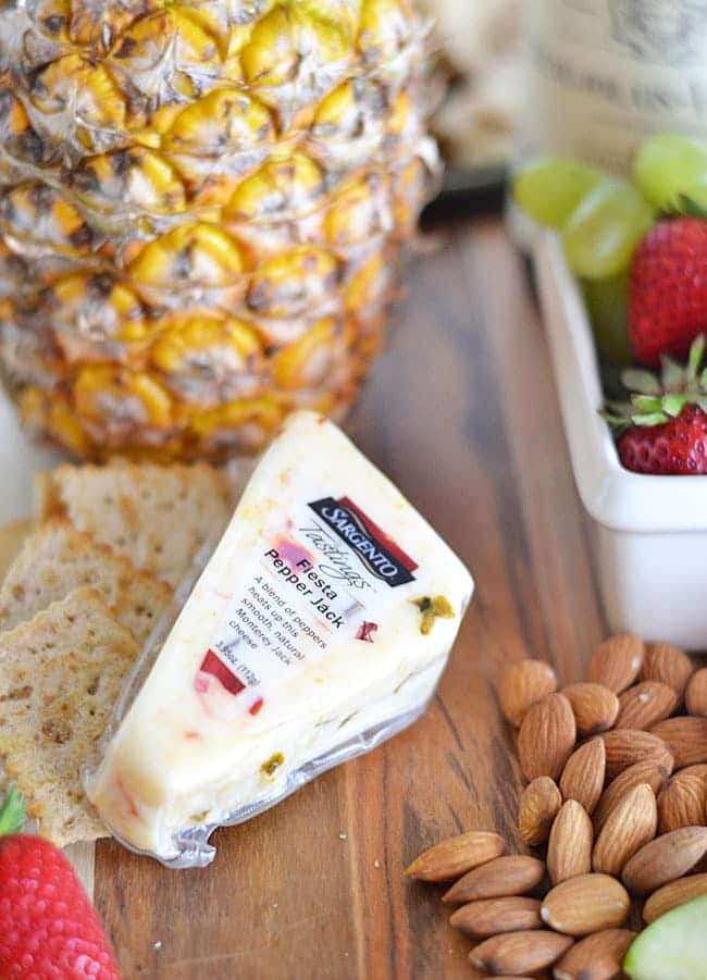 Summer grilling season is upon us, and I'm all about easy appetizers. With Sargento Tastings eight new varieties of specialty cheeses, you can make your next get-together a little less stressful by putting together a no-fuss cheese tray.