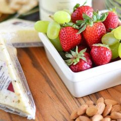 Summer grilling season is upon us, and I'm all about easy appetizers. With Sargento Tastings eight new varieties of specialty cheeses, you can make your next get-together a little less stressful by putting together a no-fuss cheese tray.