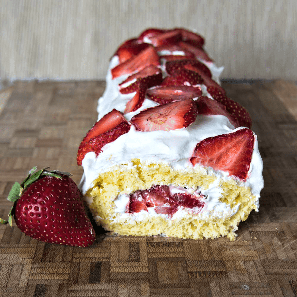 Strawberry-Shortcake-Roll