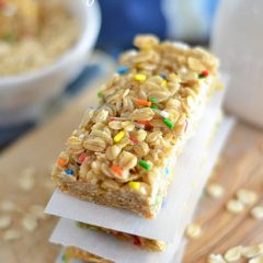 Forget those boxed bars and make your own - these Funfetti Granola Bars are a fun twist on boring old granola!