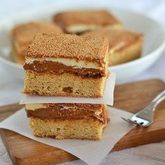 With a thick layer of caramel sandwiched between a snickerdoodle and white chocolate, these Caramel Snickerdoodle Bars are no friend of skinny jeans. But oh my goodness, how they're worth it.
